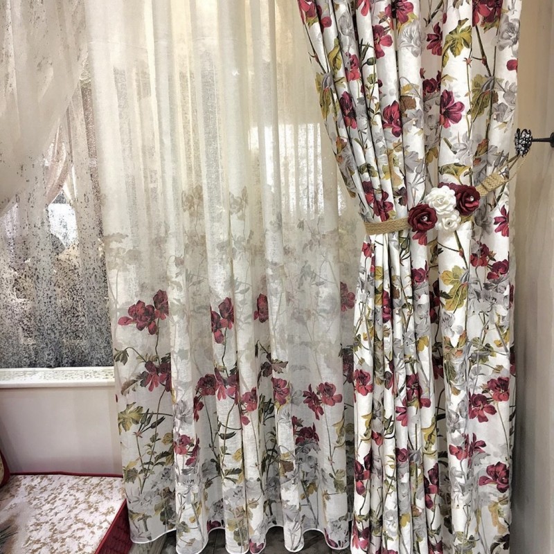 Плътна завеса с флорален десен